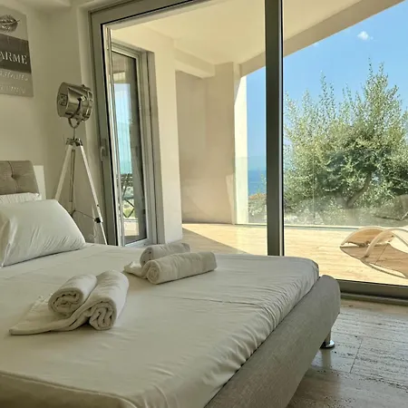 Mont Des Olives - Cap D'ail- App4 *